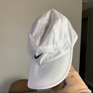 Nike Featherlight Dri Fit adjustable baseball Cap